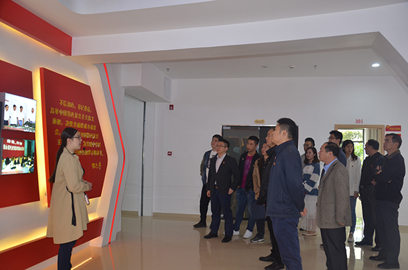 不忘初心跟黨走——參觀福興經(jīng)濟(jì)開(kāi)發(fā)區(qū)政治生活館