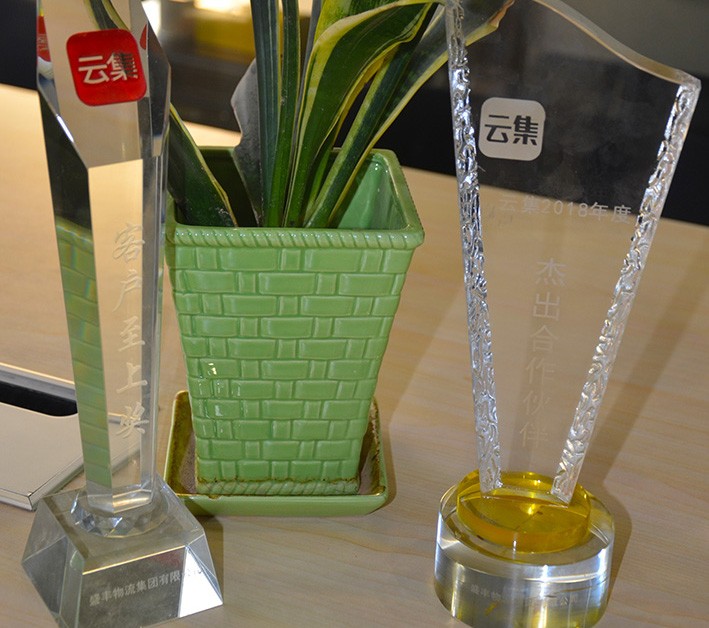 服務(wù)取勝，載譽(yù)而歸